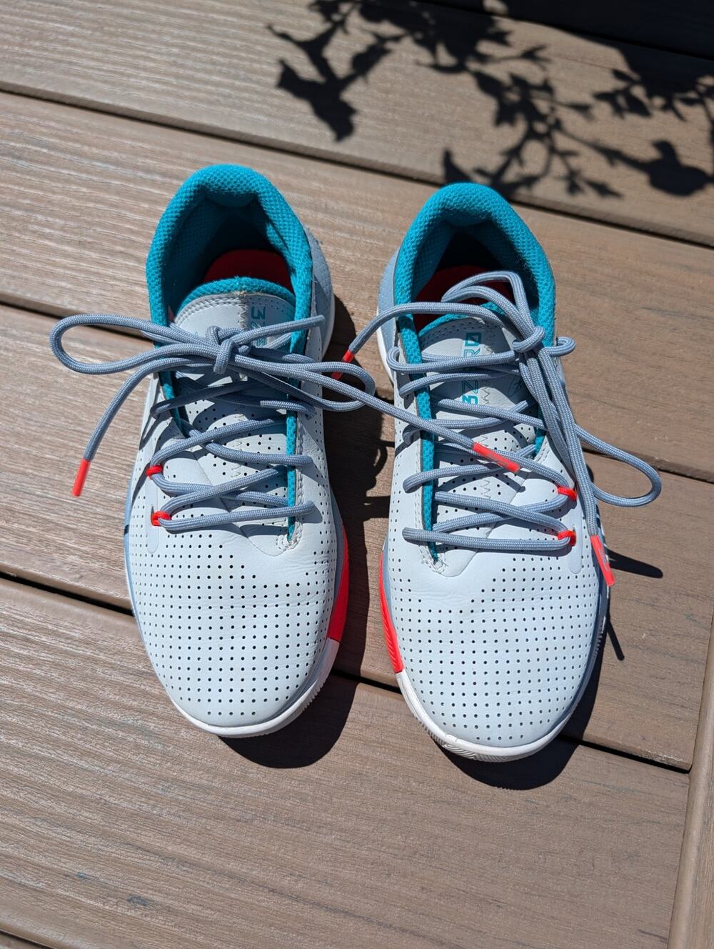 Under Armour SC 3Zero III basketball shoes in a gray, teal, and orange Girls 3Y